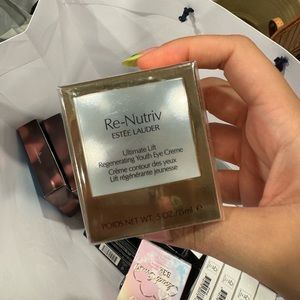 Estee Lauder Re Nutriv eyecream